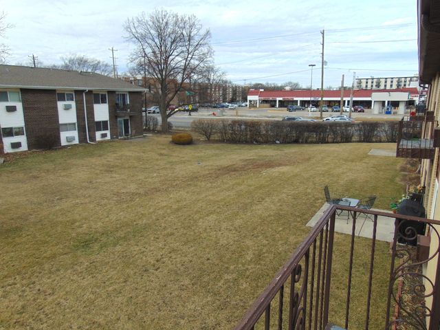 9588 N Terrace Place 208H, Des Plaines, IL 60016