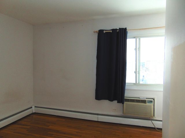 9588 N Terrace Place 208H, Des Plaines, IL 60016