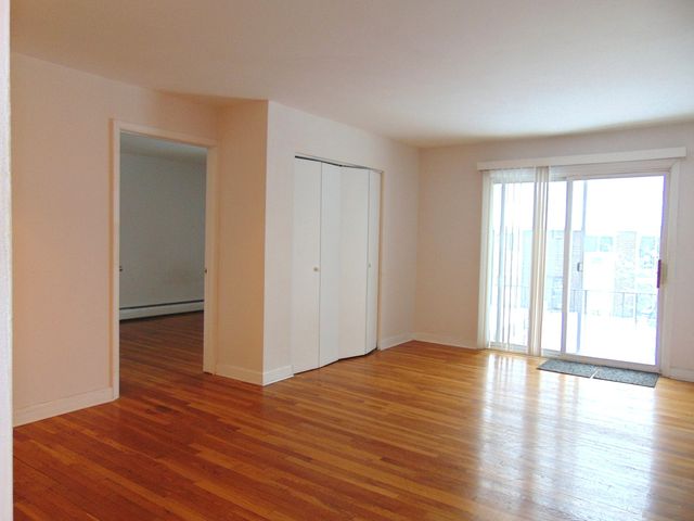 9588 N Terrace Place 208H, Des Plaines, IL 60016