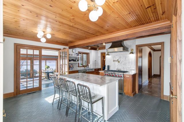 1001 Highway 33, Portage, WI 53901