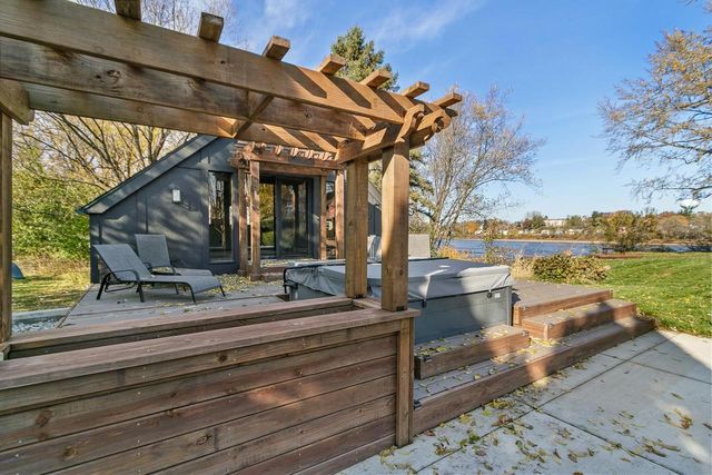 1001 Highway 33, Portage, WI 53901