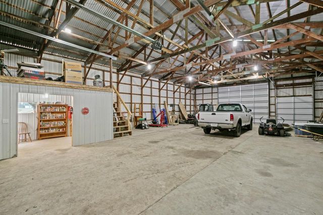 1001 Highway 33, Portage, WI 53901