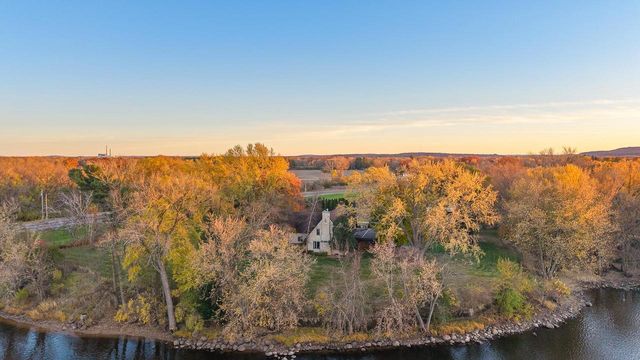 1001 Highway 33, Portage, WI 53901