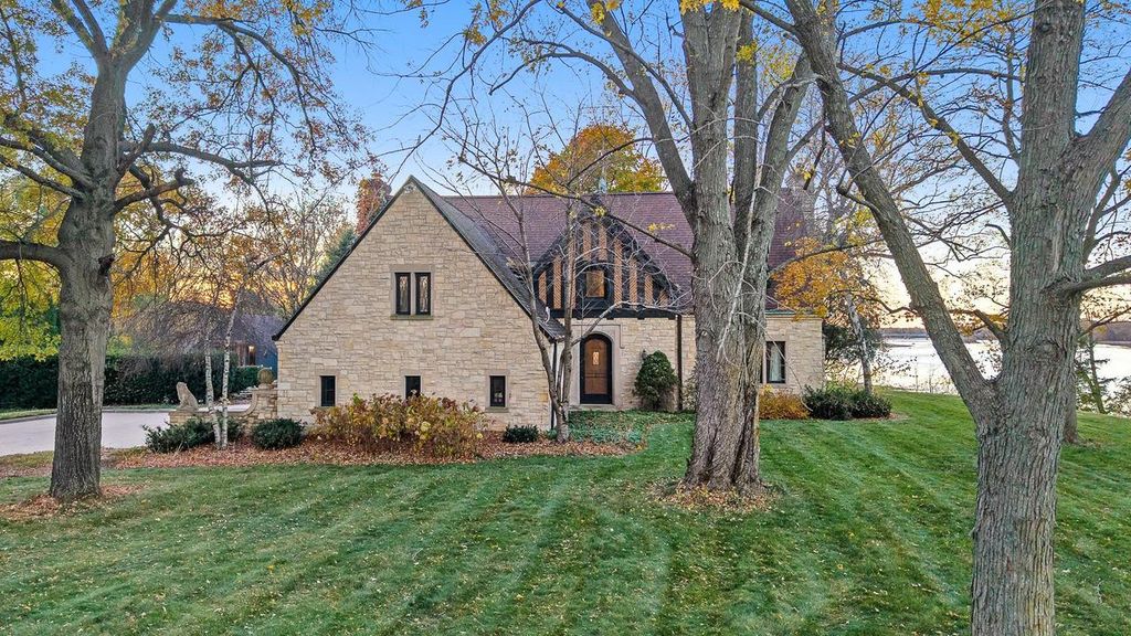 1001 Highway 33, Portage, WI 53901