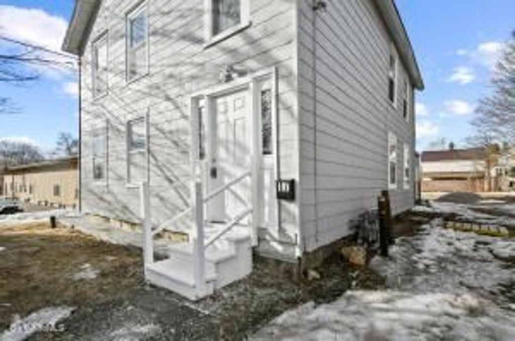17 Chamberlain Avenue, Dalton, MA 01226