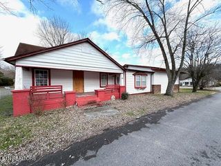 604 Church Ave, Rocky Top, TN 37769