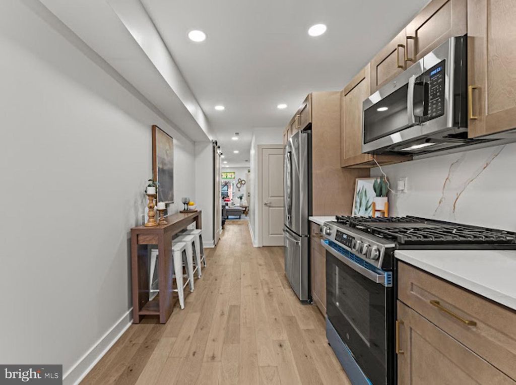 Image 14 of property listing at 607 S MILTON AVE, Baltimore, MD 21224