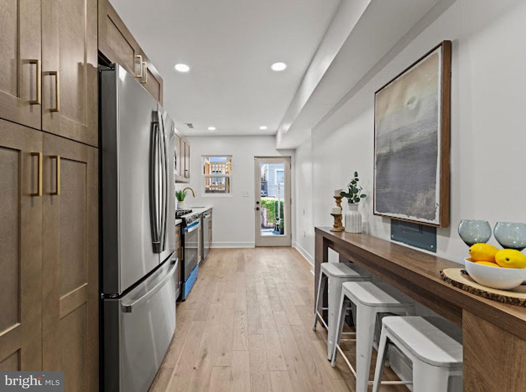 Image 15 of property listing at 607 S MILTON AVE, Baltimore, MD 21224