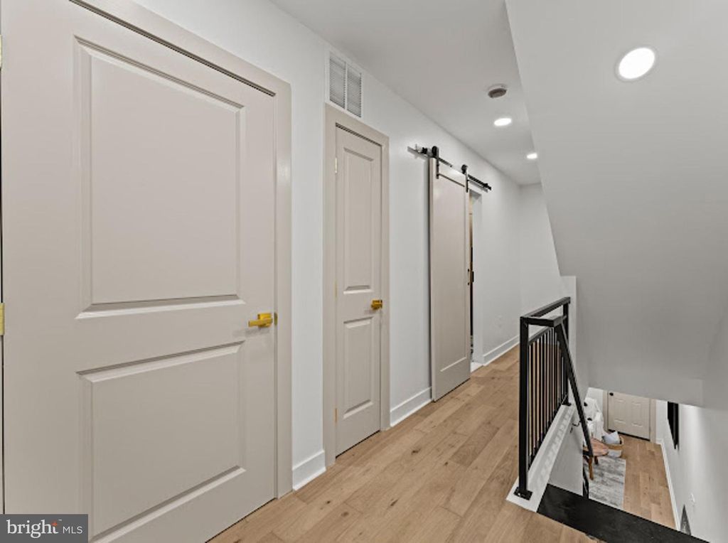 Image 18 of property listing at 607 S MILTON AVE, Baltimore, MD 21224