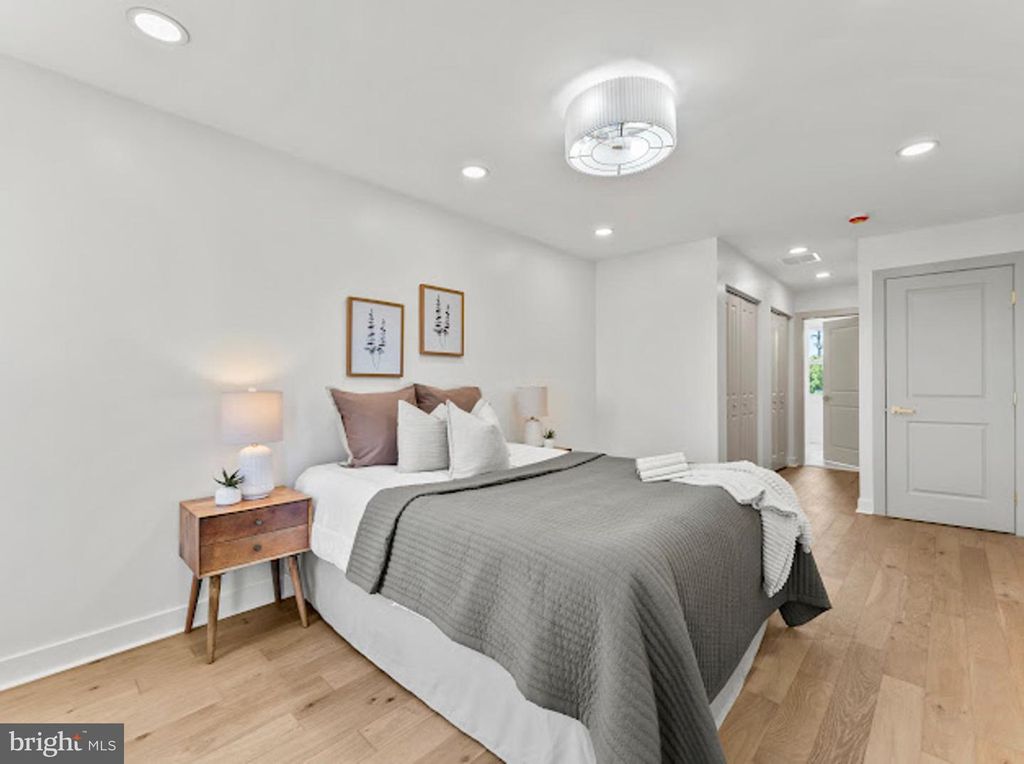 Image 19 of property listing at 607 S MILTON AVE, Baltimore, MD 21224