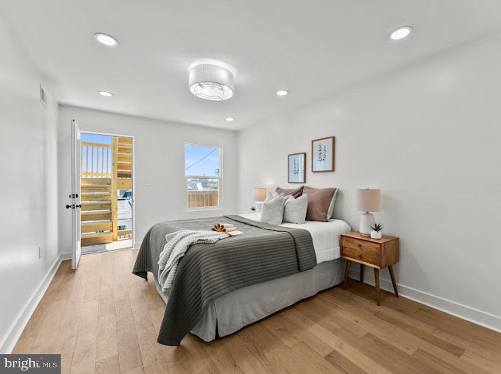 Image 20 of property listing at 607 S MILTON AVE, Baltimore, MD 21224