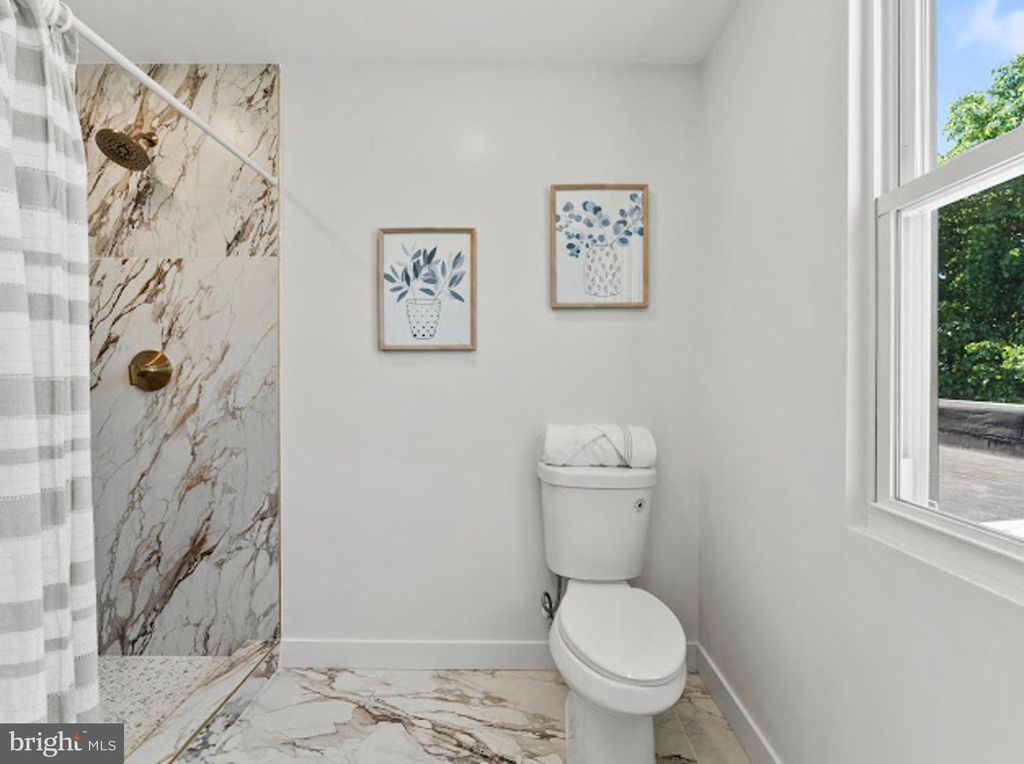 Image 23 of property listing at 607 S MILTON AVE, Baltimore, MD 21224