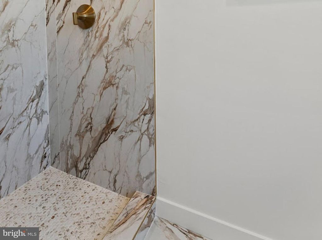 Image 24 of property listing at 607 S MILTON AVE, Baltimore, MD 21224