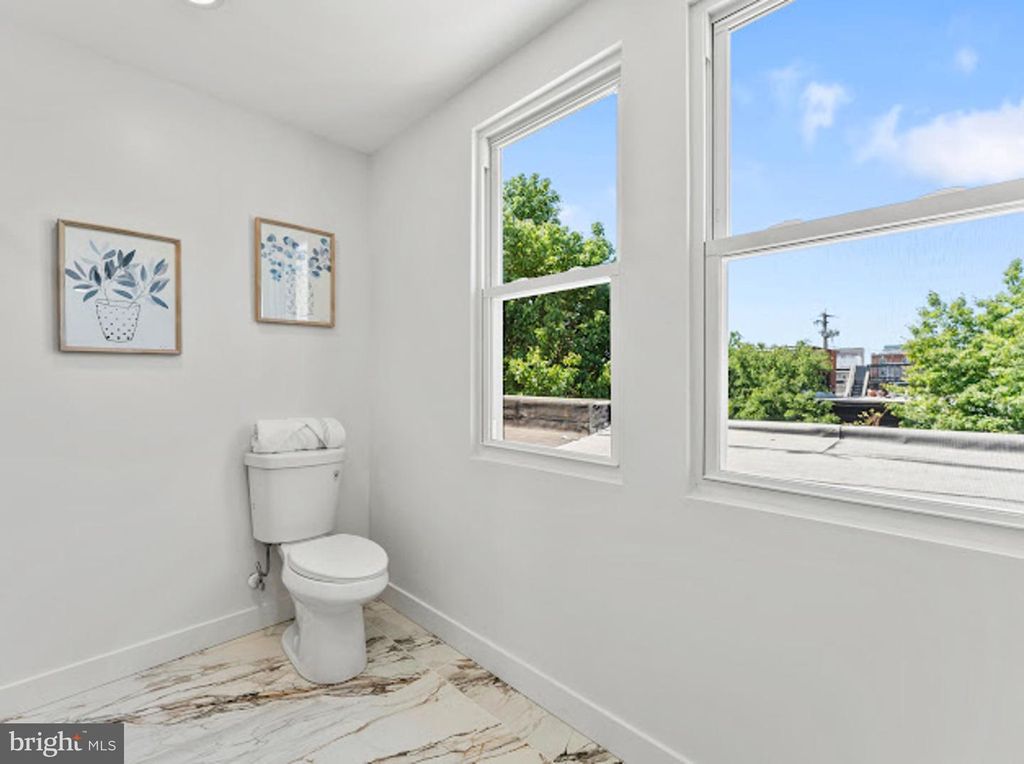 Image 25 of property listing at 607 S MILTON AVE, Baltimore, MD 21224