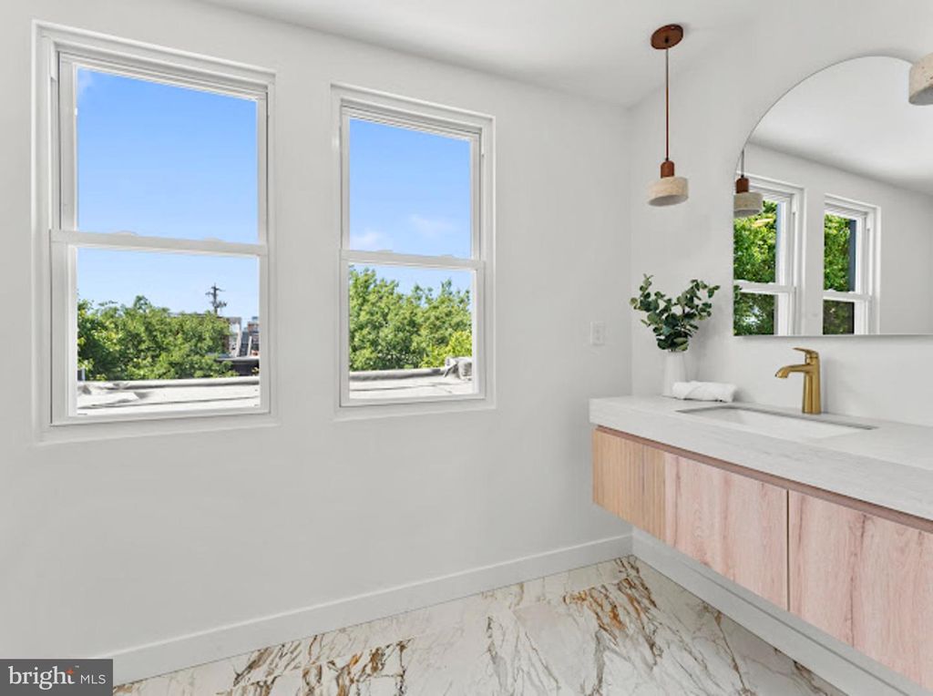 Image 27 of property listing at 607 S MILTON AVE, Baltimore, MD 21224