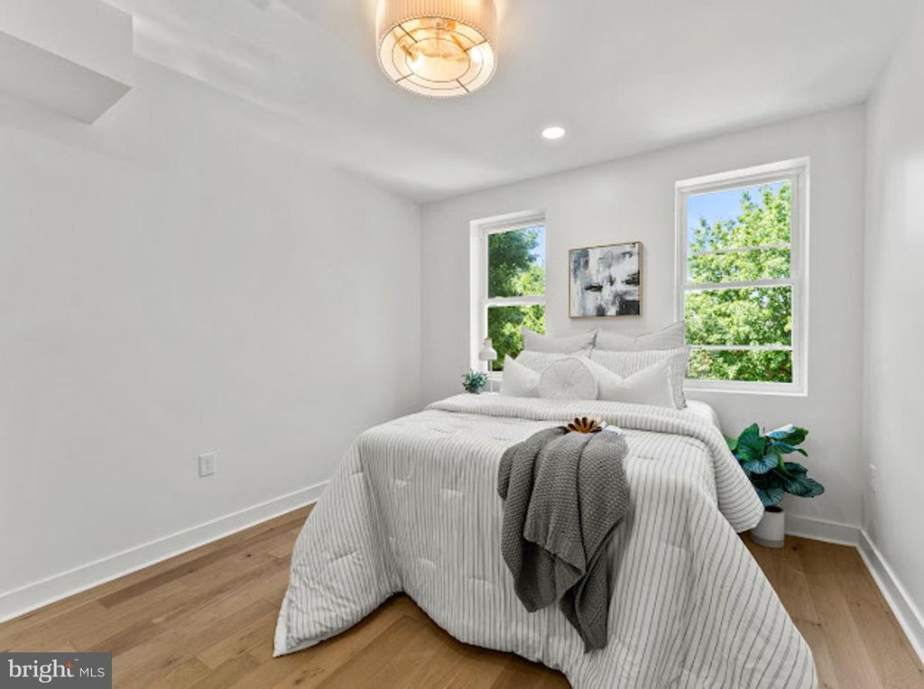 Image 28 of property listing at 607 S MILTON AVE, Baltimore, MD 21224