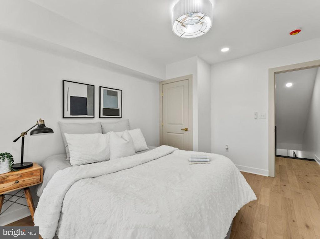 Image 29 of property listing at 607 S MILTON AVE, Baltimore, MD 21224