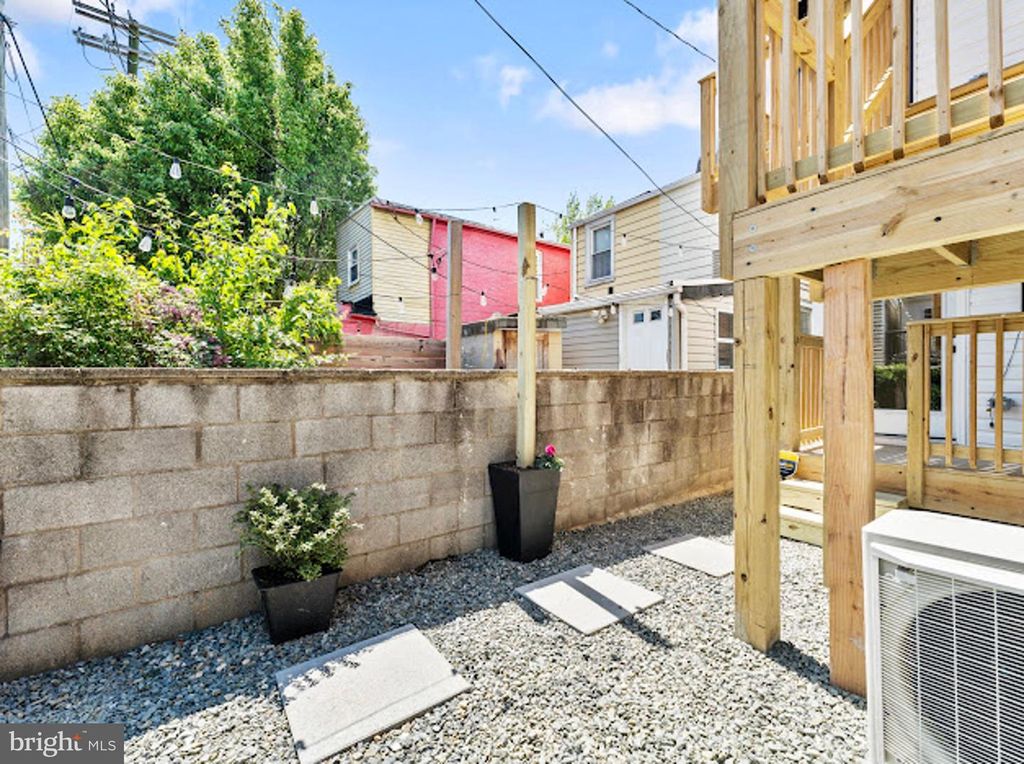 Image 35 of property listing at 607 S MILTON AVE, Baltimore, MD 21224