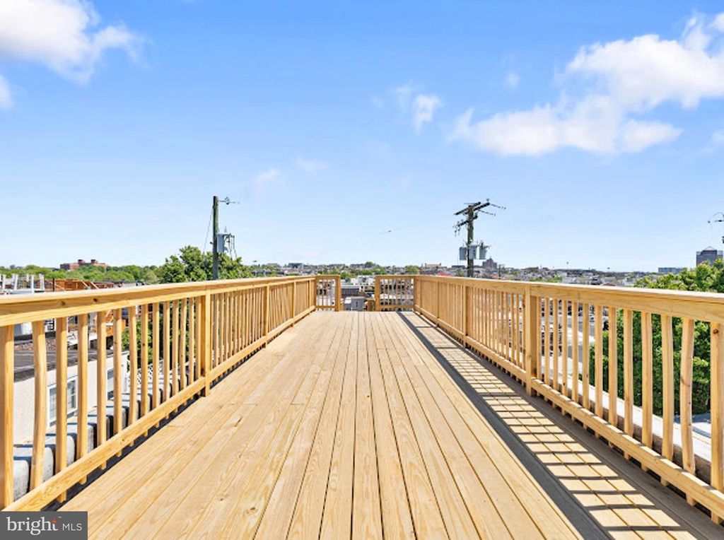 Image 37 of property listing at 607 S MILTON AVE, Baltimore, MD 21224