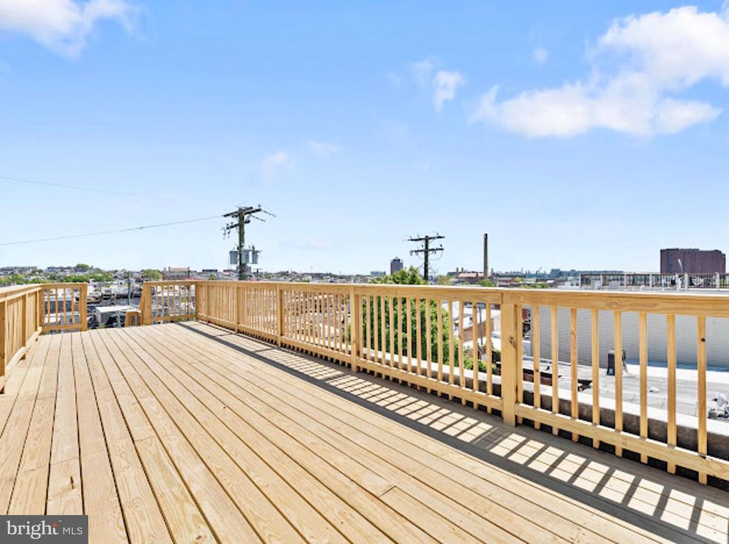 Image 38 of property listing at 607 S MILTON AVE, Baltimore, MD 21224