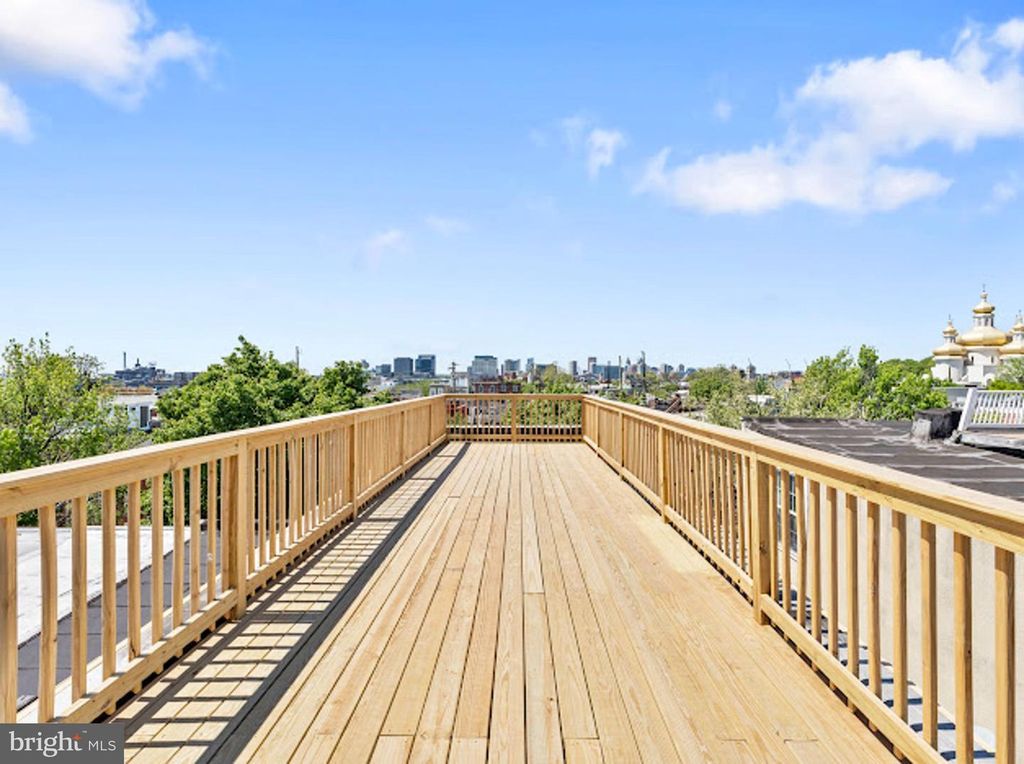 Image 39 of property listing at 607 S MILTON AVE, Baltimore, MD 21224