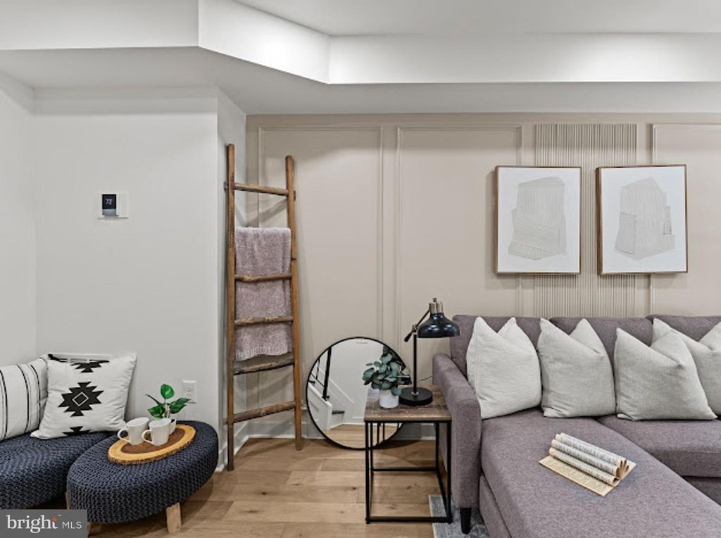 Image 6 of property listing at 607 S MILTON AVE, Baltimore, MD 21224