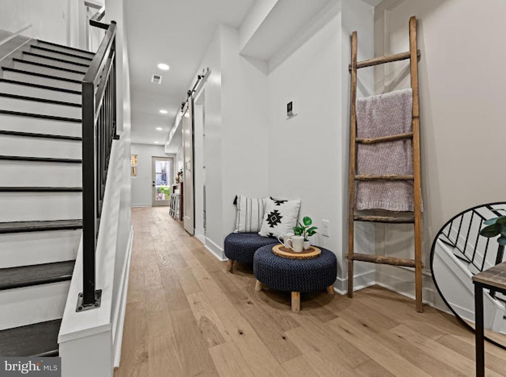 Image 7 of property listing at 607 S MILTON AVE, Baltimore, MD 21224