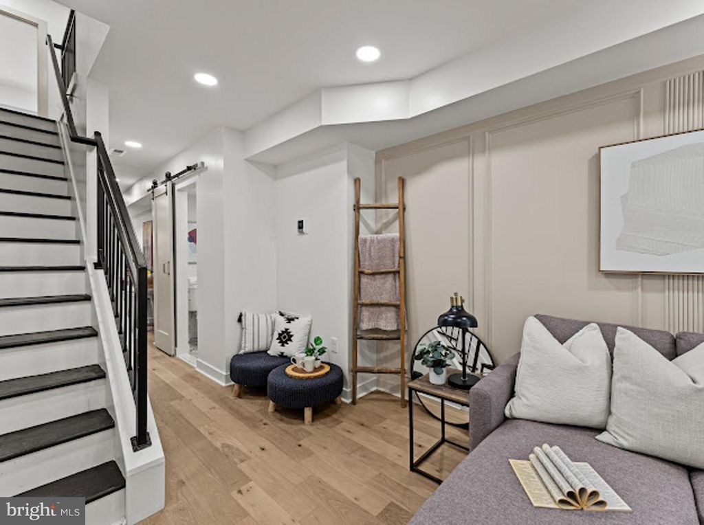 Image 8 of property listing at 607 S MILTON AVE, Baltimore, MD 21224