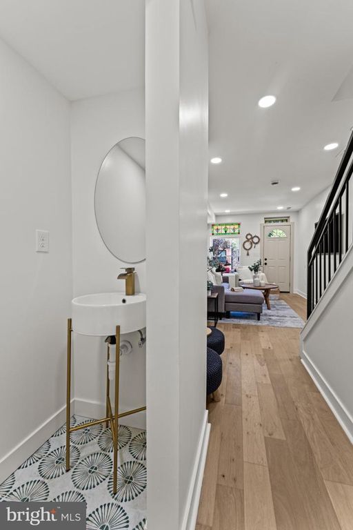 Image 9 of property listing at 607 S MILTON AVE, Baltimore, MD 21224