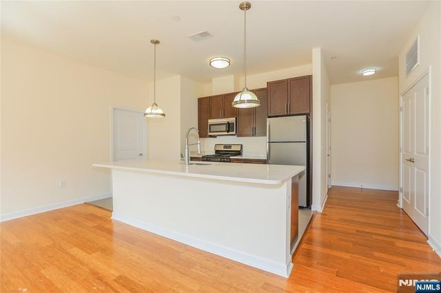 4 Main Street F213, Edgewater, NJ 07020