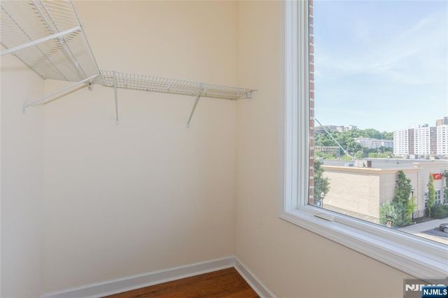 4 Main Street F213, Edgewater, NJ 07020