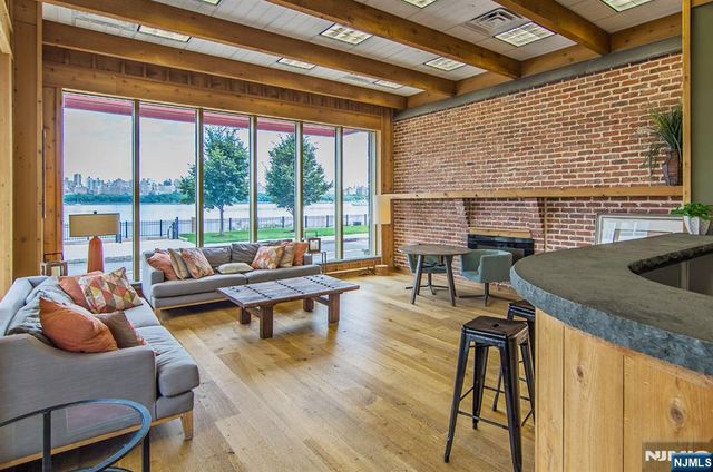 4 Main Street F213, Edgewater, NJ 07020