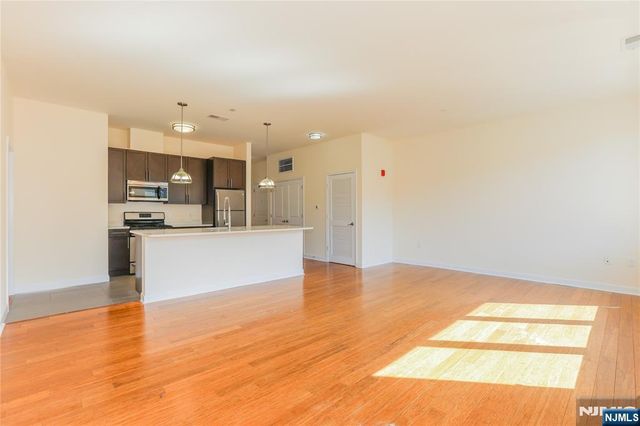 4 Main Street F213, Edgewater, NJ 07020