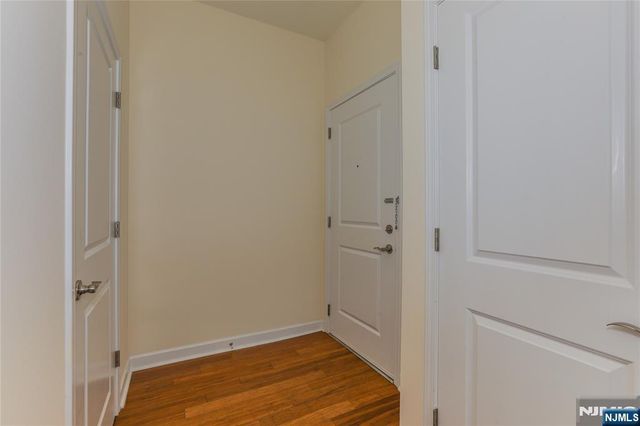 4 Main Street F213, Edgewater, NJ 07020