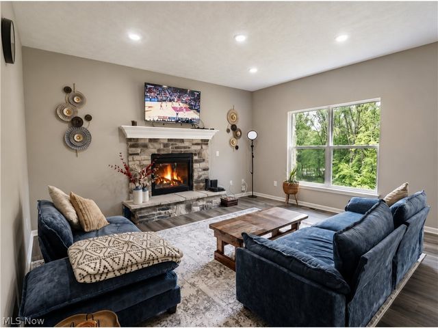 3397 Buckeye Trail, Uniontown, OH 44685