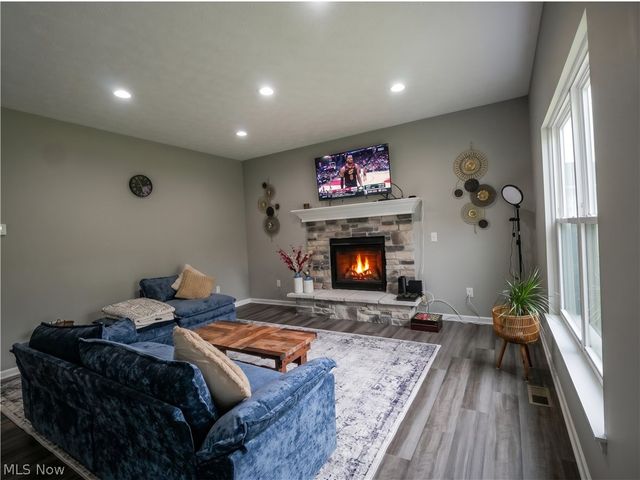3397 Buckeye Trail, Uniontown, OH 44685