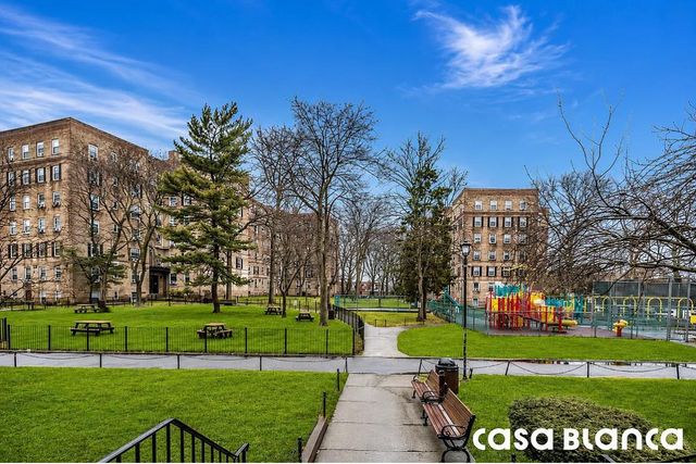 5523 31st Ave Apt 4H, New York City, NY 11377