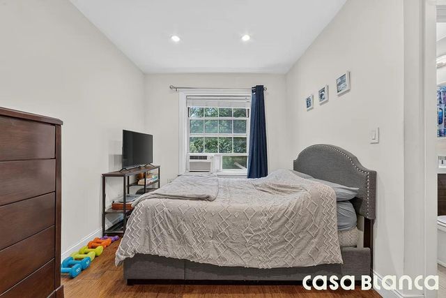 5523 31st Ave Apt 4H, New York City, NY 11377