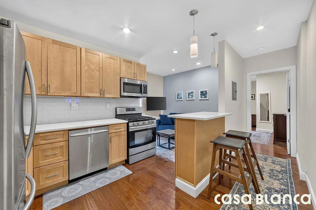5523 31st Ave Apt 4H, New York City, NY 11377