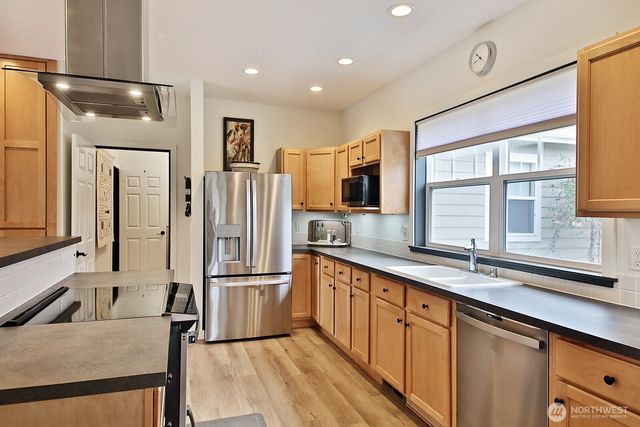 5655 Pauleina Court, Freeland, WA 98249