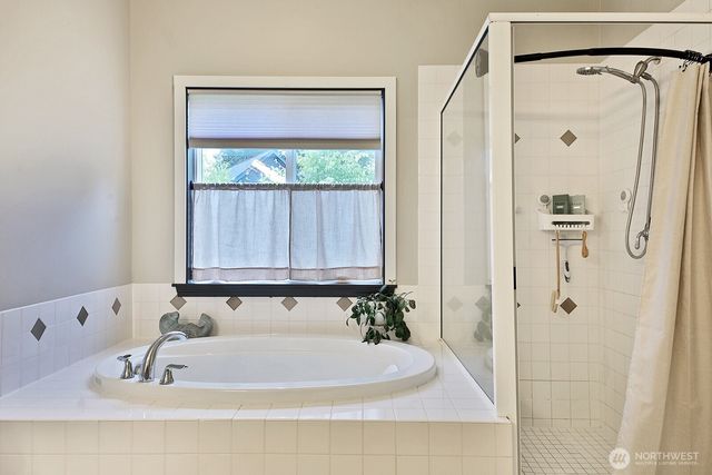 5655 Pauleina Court, Freeland, WA 98249