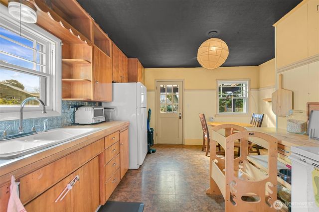 503 W Illinois Street, Bellingham, WA 98225