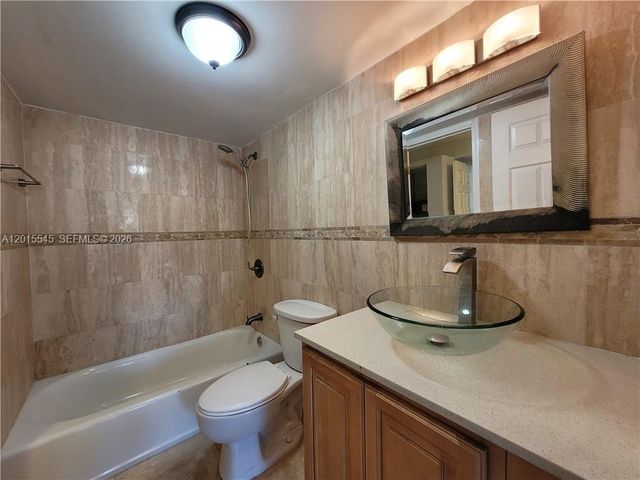 2175 NE 170th St 108, North Miami Beach, FL 33162