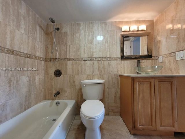 2175 NE 170th St 108, North Miami Beach, FL 33162
