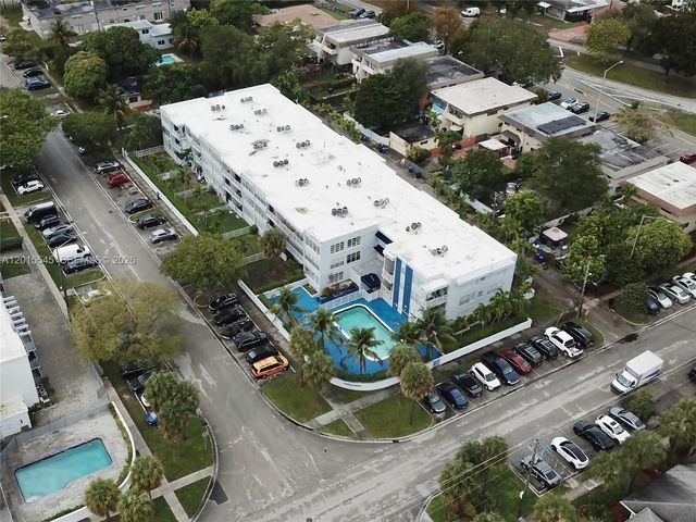 2175 NE 170th St 108, North Miami Beach, FL 33162