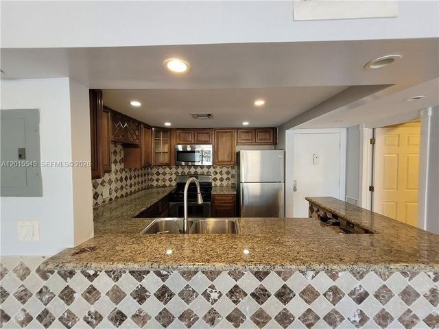 2175 NE 170th St 108, North Miami Beach, FL 33162