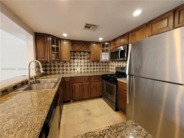 2175 NE 170th St 108, North Miami Beach, FL 33162