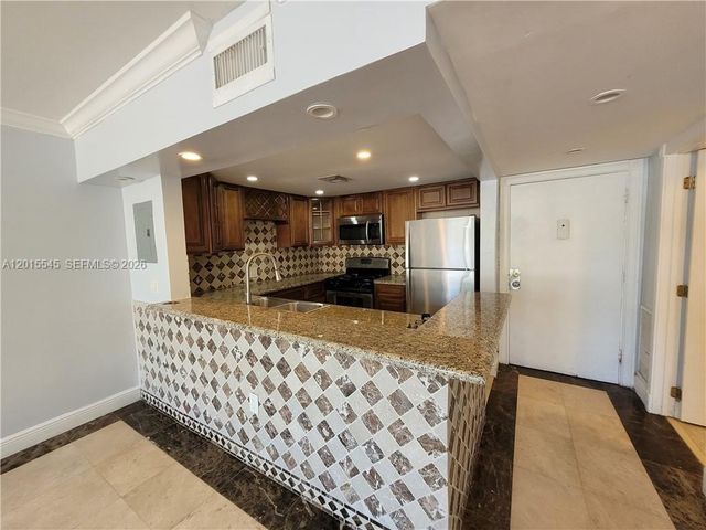 2175 NE 170th St 108, North Miami Beach, FL 33162