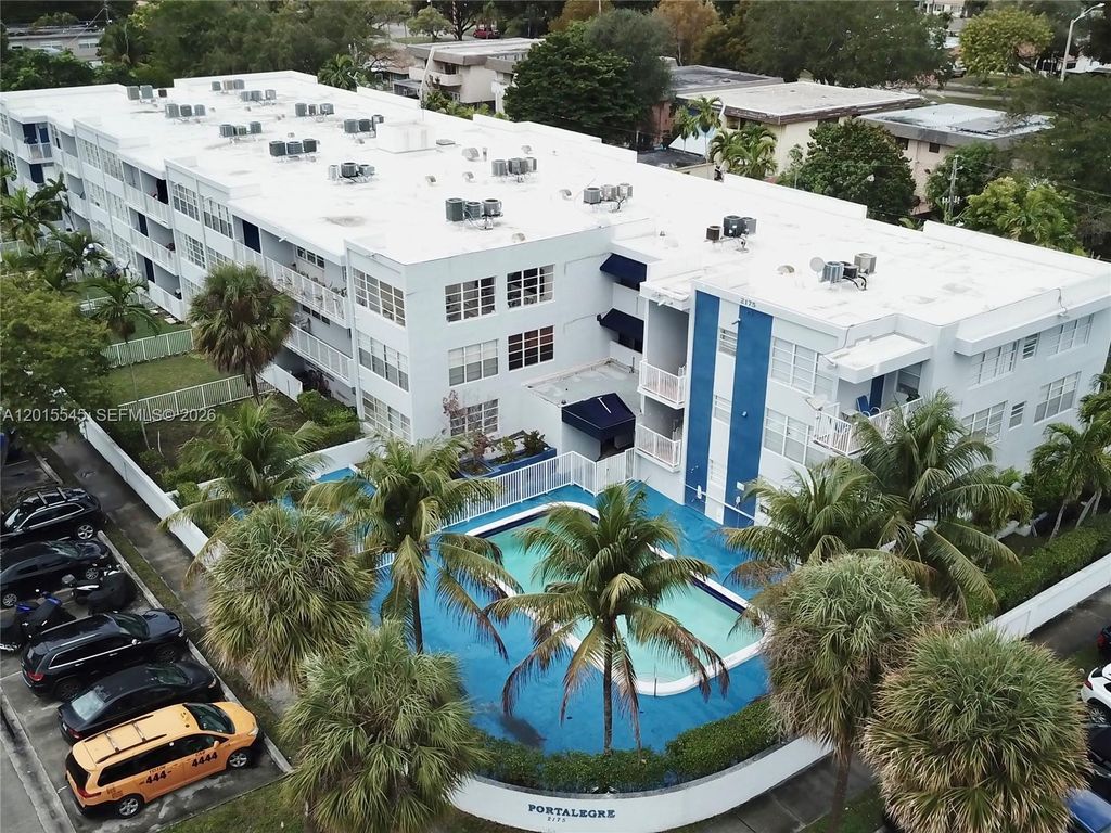 2175 NE 170th St 108, North Miami Beach, FL 33162