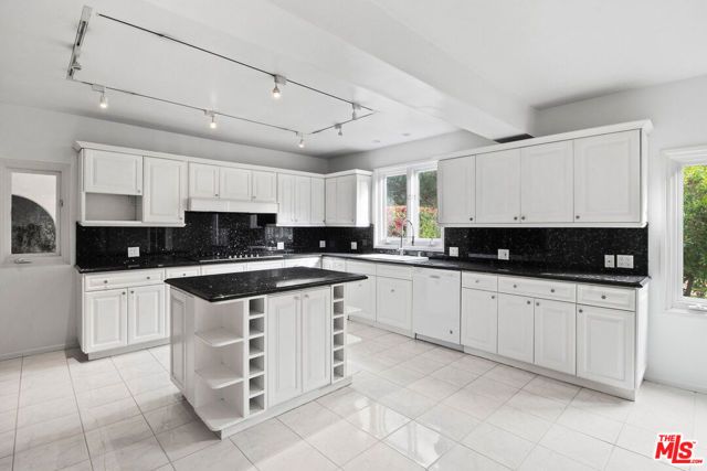 713 N Elm Drive, Beverly Hills, CA 90210